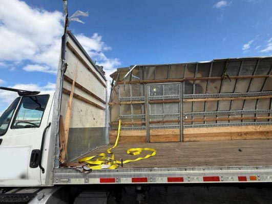 2019 International 4300 Box Truck - Image 3