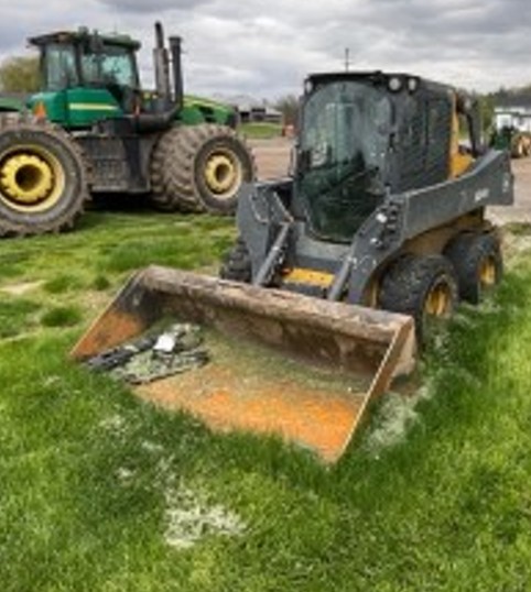 2019 John Deere 324G Skid Steer - Image 5