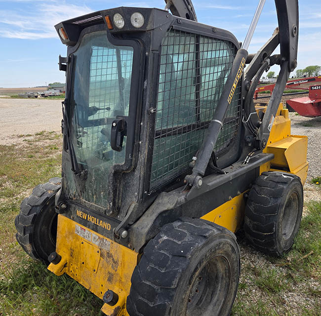 2019 New Holland L228 Skid Steer - Image 2