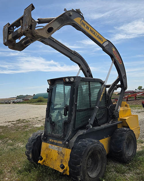 2019 New Holland L228 Skid Steer - Image 5