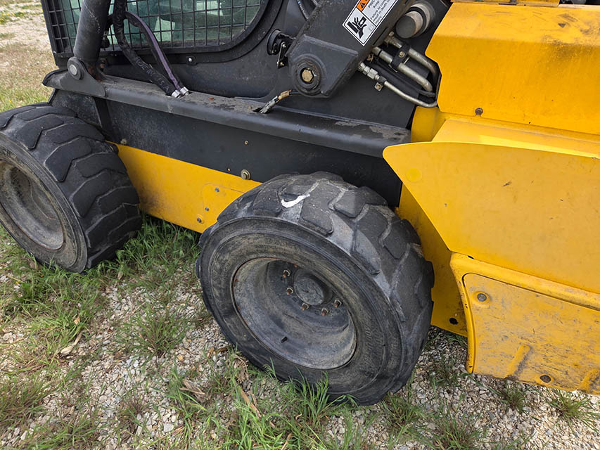 2019 New Holland L228 Skid Steer - Image 7