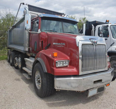 2019 Western Star 4900SB Dump Truck - Image 2