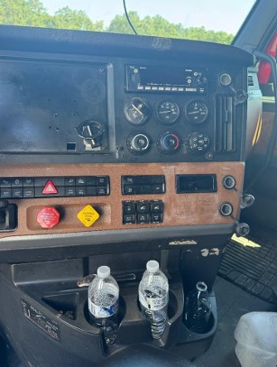 2020 Freightliner Cascadia - Image 15
