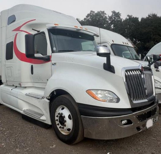 2020 International LT625 Sleeper Cab - Image 2