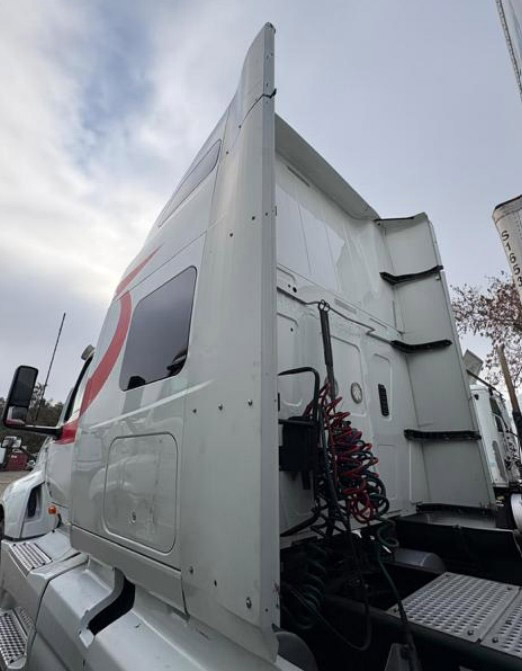 2020 International LT625 Sleeper Cab - Image 5
