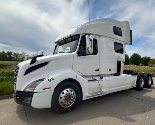 2020 Volvo VNL - Image 2