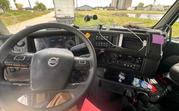 2020 Volvo VNL - Image 20