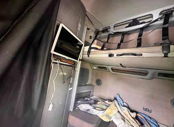 2020 Volvo VNL - Image 22