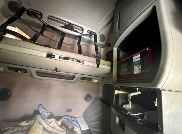 2020 Volvo VNL - Image 23