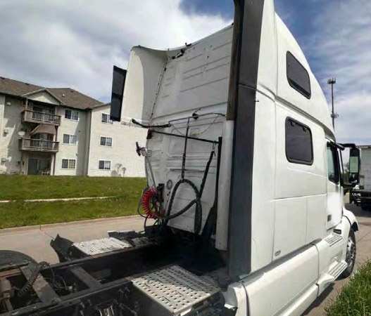 2020 Volvo VNL - Image 7