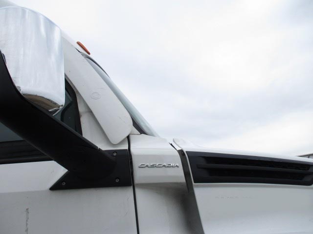 2022 Freightliner Cascadia - Image 10