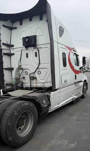 2022 Freightliner New Cascadia - Image 2