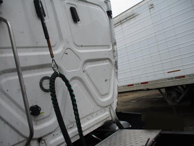 2022 Freightliner Cascadia - Image 22