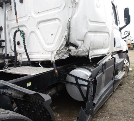 2022 Freightliner Cascadia - Image 4