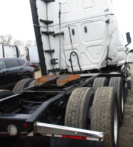 2022 Freightliner Cascadia - Image 5