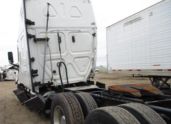 2022 Freightliner Cascadia - Image 6