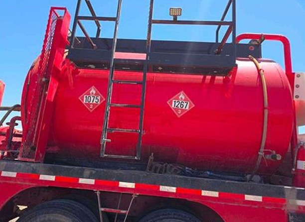 2022 Mack Granite GR64F Hot Oil Injection Truck - Image 11