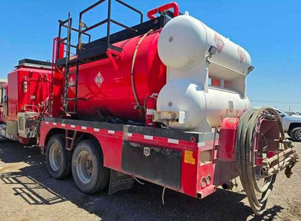 2022 Mack Granite GR64F Hot Oil Injection Truck - Image 9