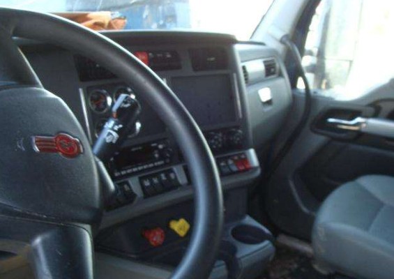 2022 Kenworth T680 - Image 10