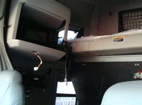 2022 Kenworth T680 - Image 12