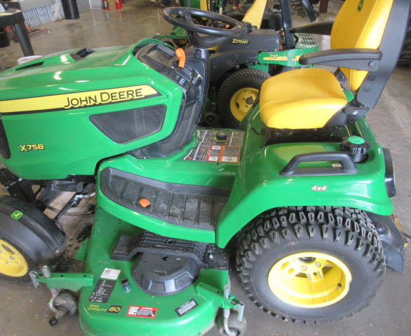 2023 John Deere X758 Mower - Image 2