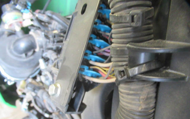 2023 John Deere X758 Mower - Image 7