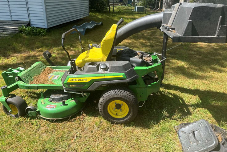2024 John Deere Z315E Zero Turn Mower - Image 4