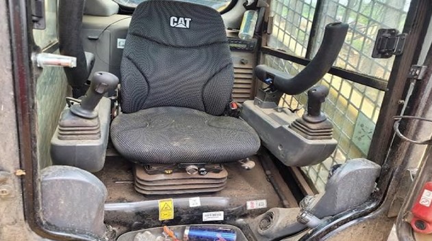2024 Caterpillar 299D3 Skid Steer - Image 5