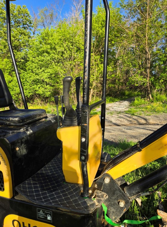 2024 AGT Industrial QH12R Mini Excavator - Image 11