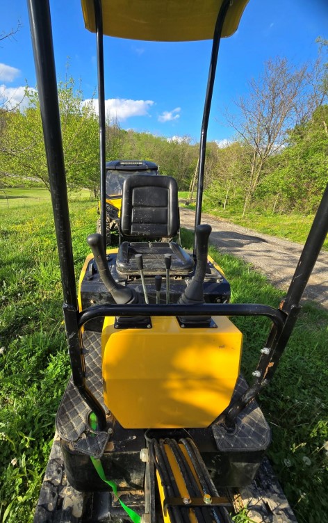 2024 AGT Industrial QH12R Mini Excavator - Image 2