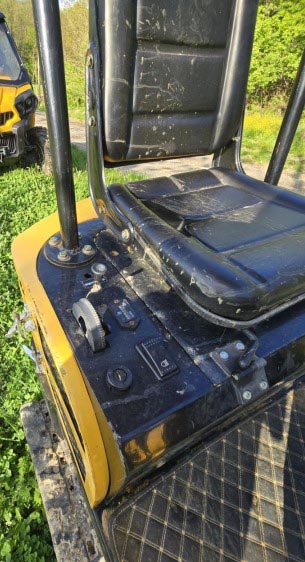 2024 AGT Industrial QH12R Mini Excavator - Image 3