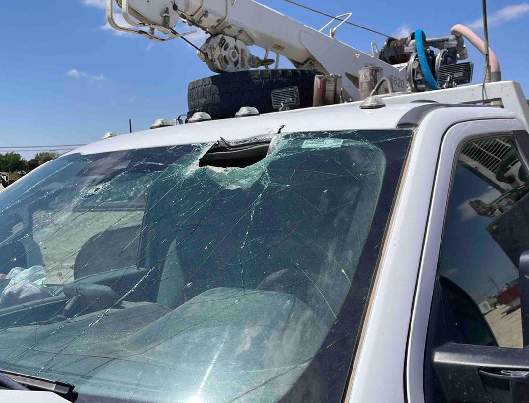 2020 Ford F600 with 2020 Summit 6620 Crane - Image 11