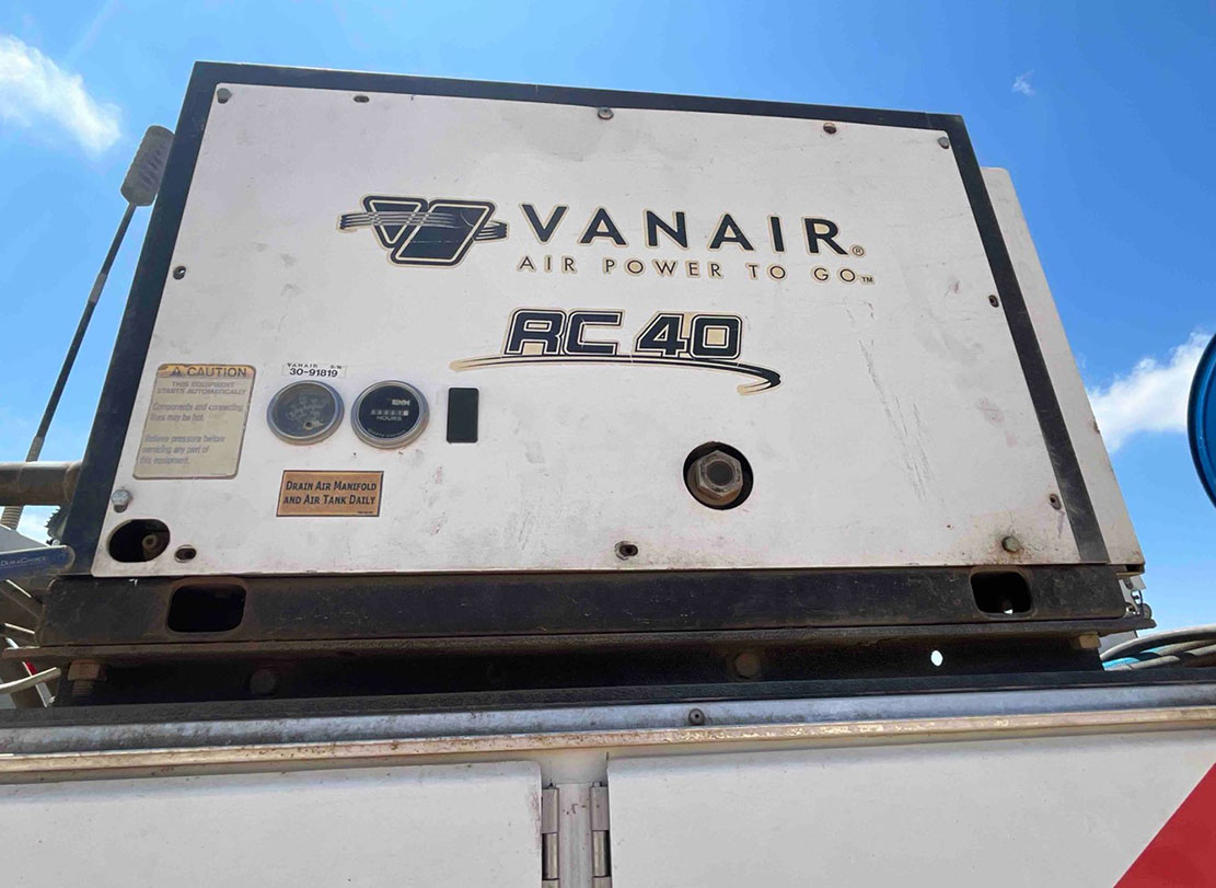 2020 Ford F600 with 2020 Summit 6620 Crane - Image 17