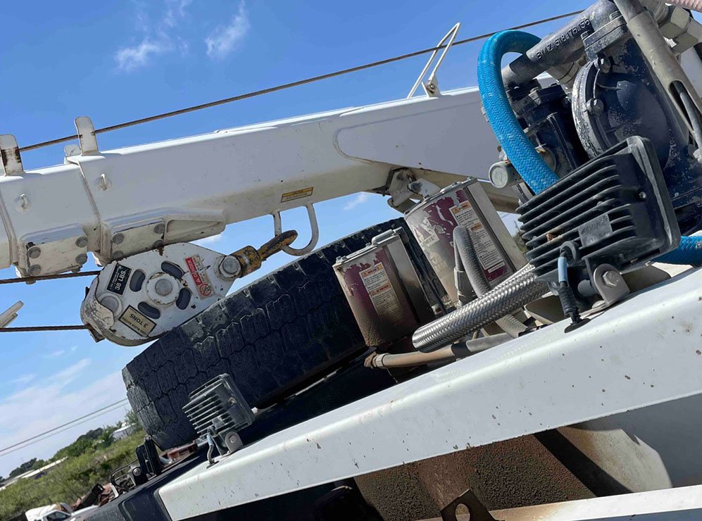 2020 Ford F600 with 2020 Summit 6620 Crane - Image 20