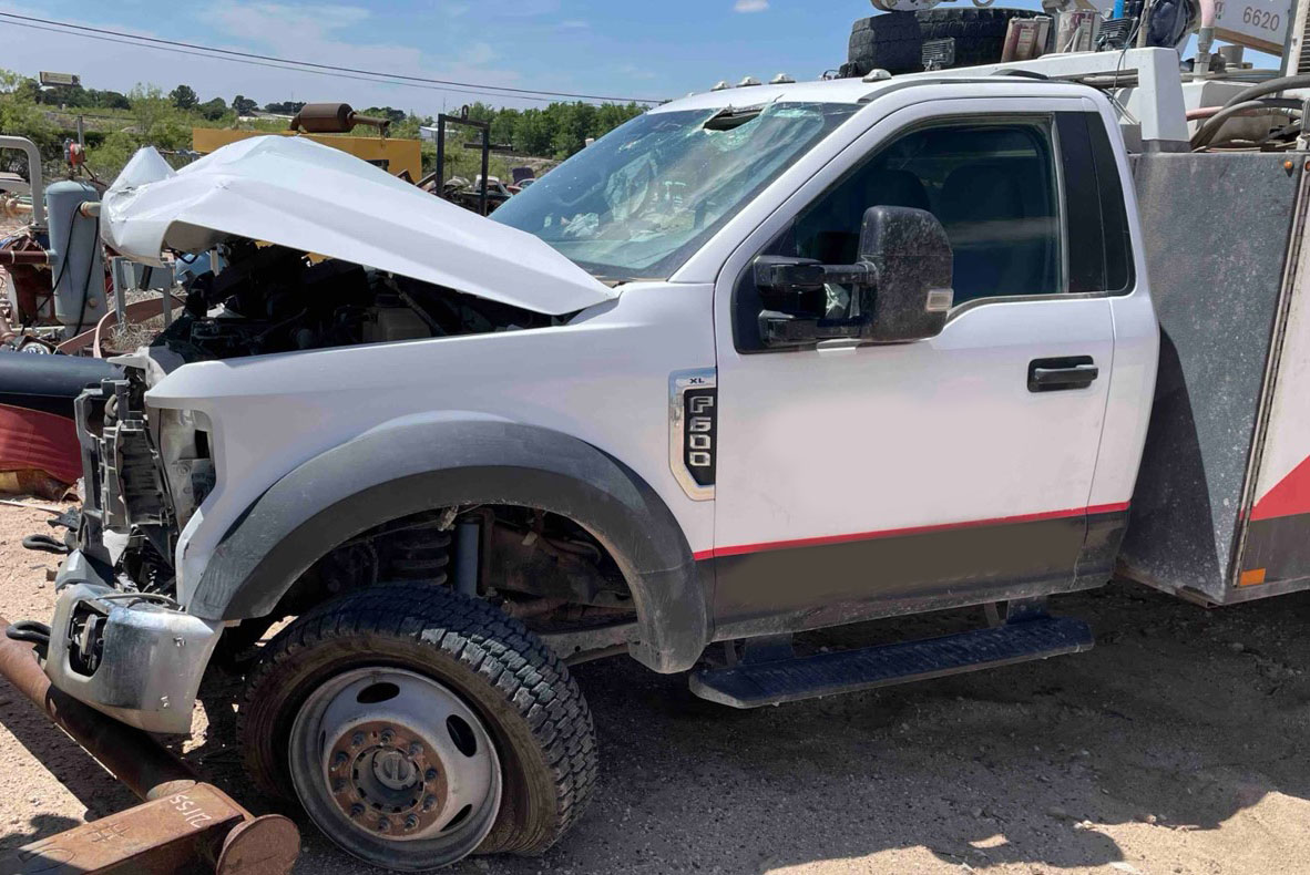 2020 Ford F600 with 2020 Summit 6620 Crane - Image 3
