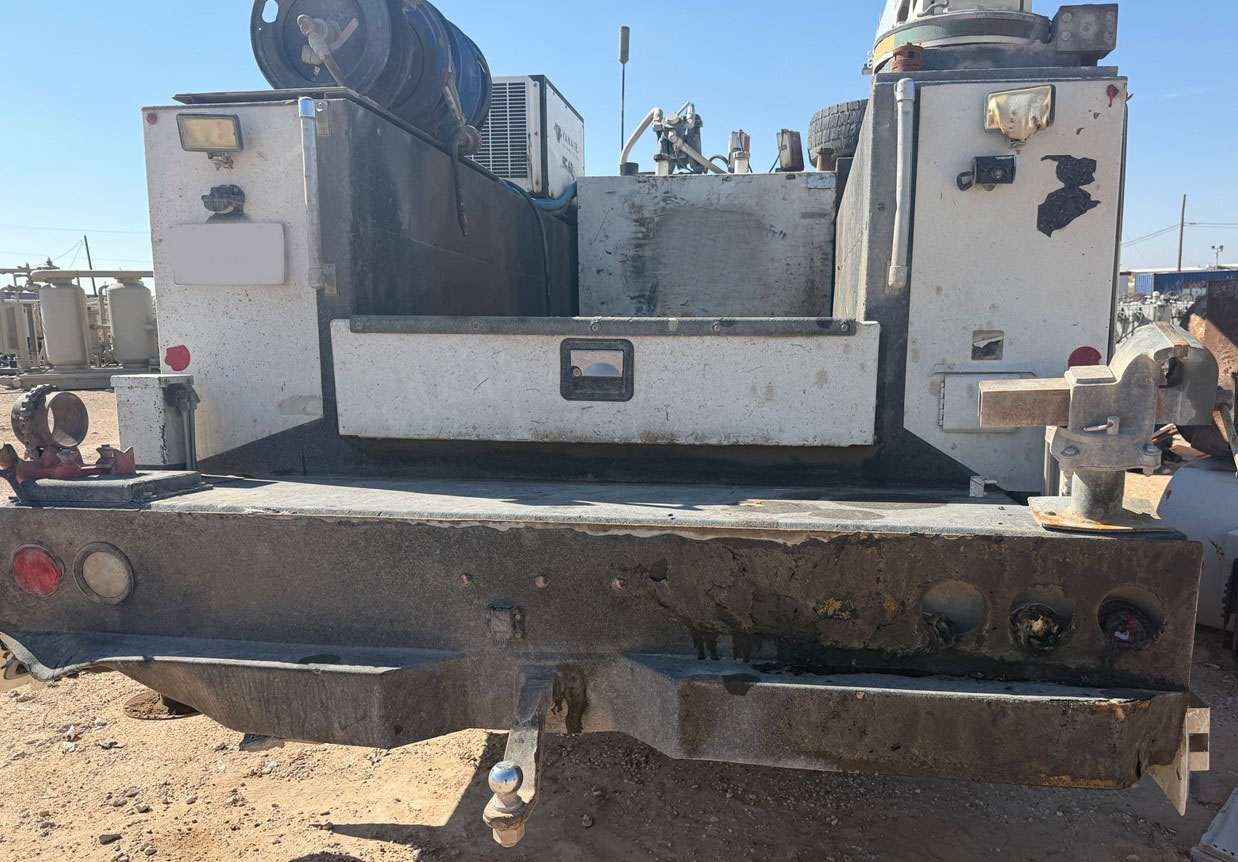 2020 Ford F600 with 2020 Summit 6620 Crane - Image 5