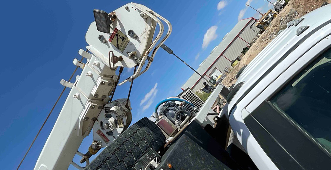 2020 Ford F600 with 2020 Summit 6620 Crane - Image 9