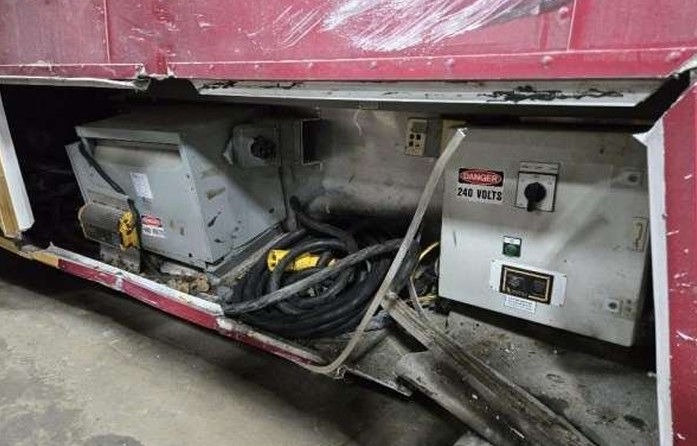 2009 Ford F750 OSV EXP Office Truck - Image 11
