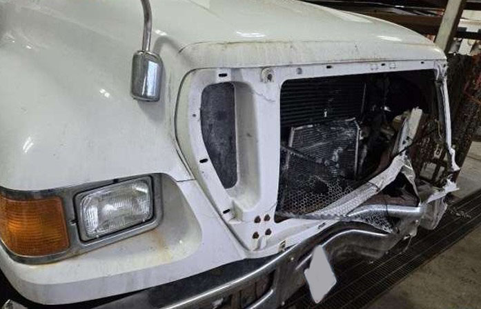 2009 Ford F750 OSV EXP Office Truck - Image 3