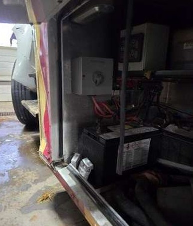 2009 Ford F750 OSV EXP Office Truck - Image 24