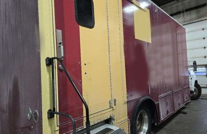2009 Ford F750 OSV EXP Office Truck - Image 6