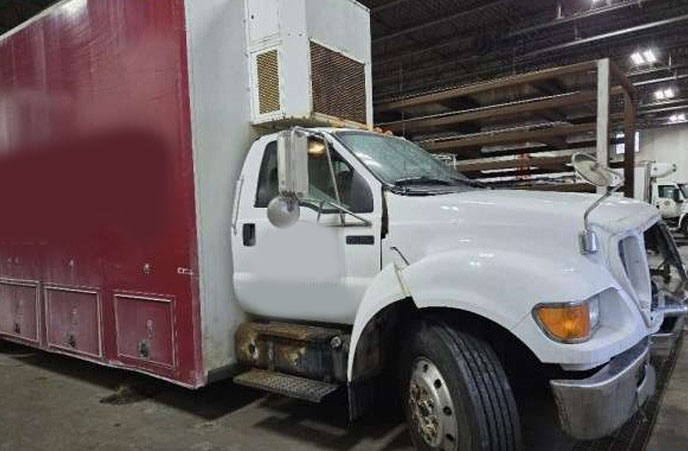 2009 Ford F750 OSV EXP Office Truck - Image 7