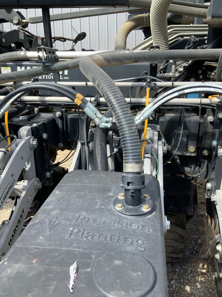 2022 Harvest International 1.5 Series Planter - Image 11