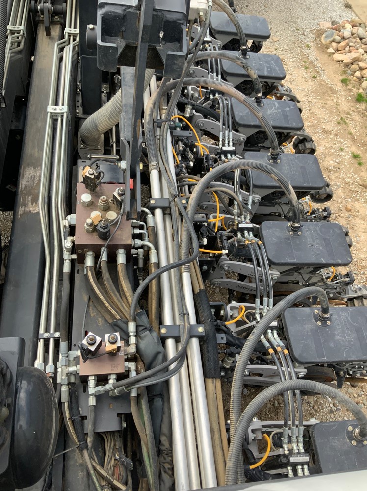 2022 Harvest International 1.5 Series Planter - Image 16