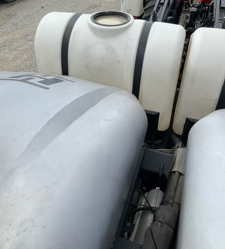 2022 Harvest International 1.5 Series Planter - Image 3