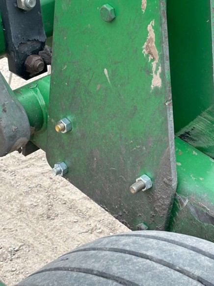 2009 John Deere 2210 Field Cultivator - Image 10