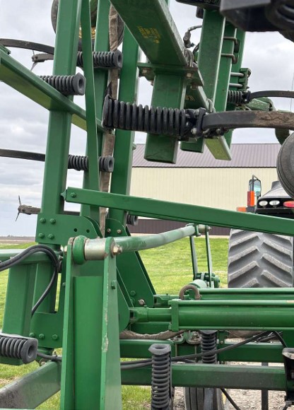 2009 John Deere 2210 Field Cultivator - Image 15
