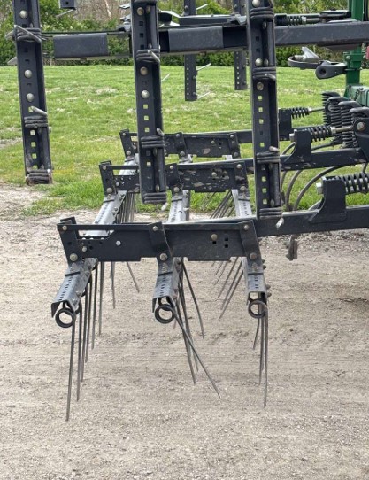 2009 John Deere 2210 Field Cultivator - Image 4