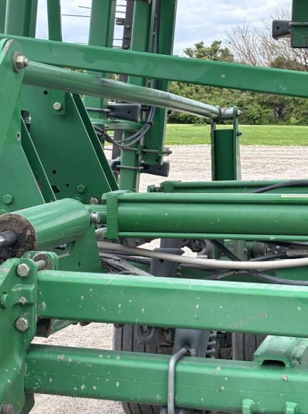 2009 John Deere 2210 Field Cultivator - Image 8