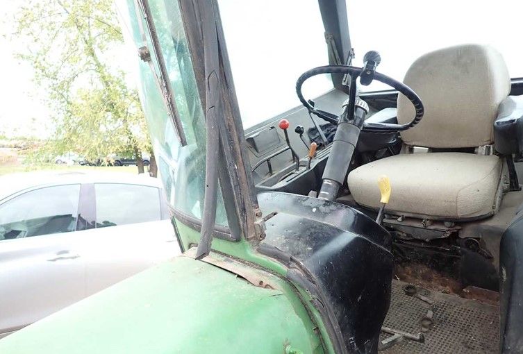 John Deere 4440 Tractor - Image 10